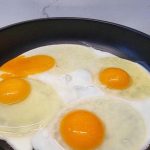 Kako ispeći jaje koje se neće lijepiti za tavu: fizika površine i prava masnoća kako-ispeci-jaje-koje-se-nece-lijepiti-za-tavu-fizika.jpg