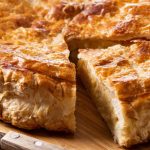 Ukusna jellied pita s kapelinom: večera na stolu za 30