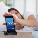 Kardiolozi su naveli jednu uobičajenu jutarnju naviku koja ubrzava starenje