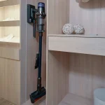 Spremanje bežičnog usisavača: 5 kreativnih ideja za male stanove spremanje-bezicnog-usisavaca-5-kreativnih-ideja-za-male-stanove.webp.webp